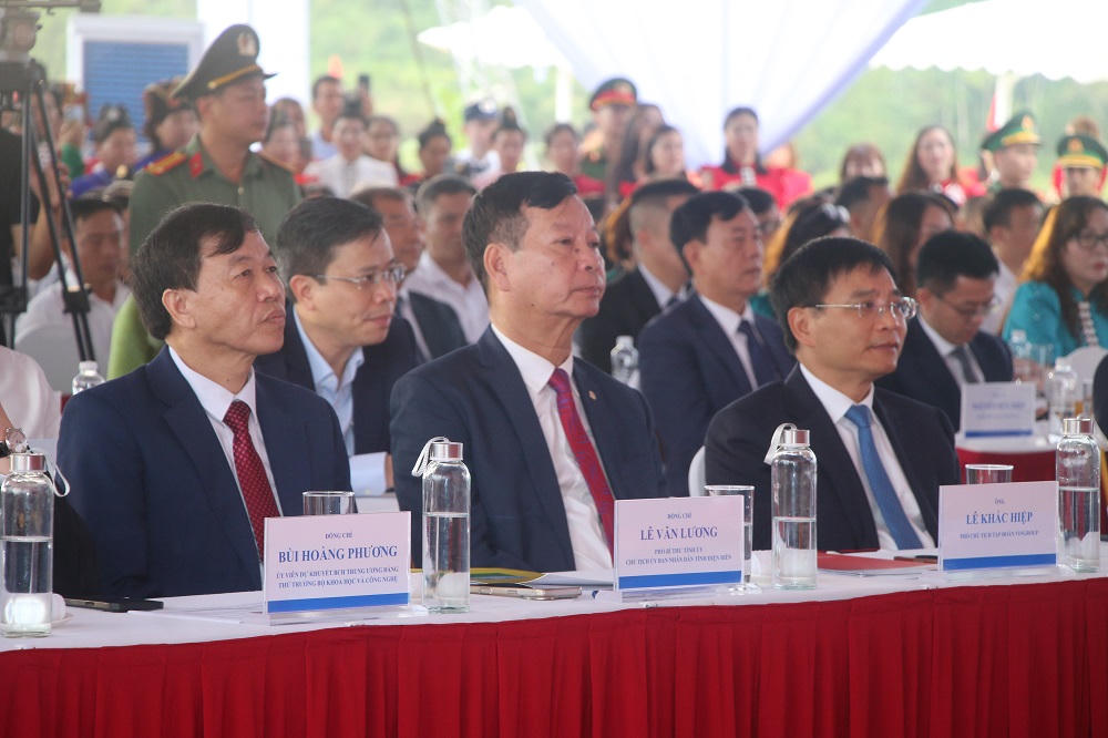 Các đại biểu tham dự.