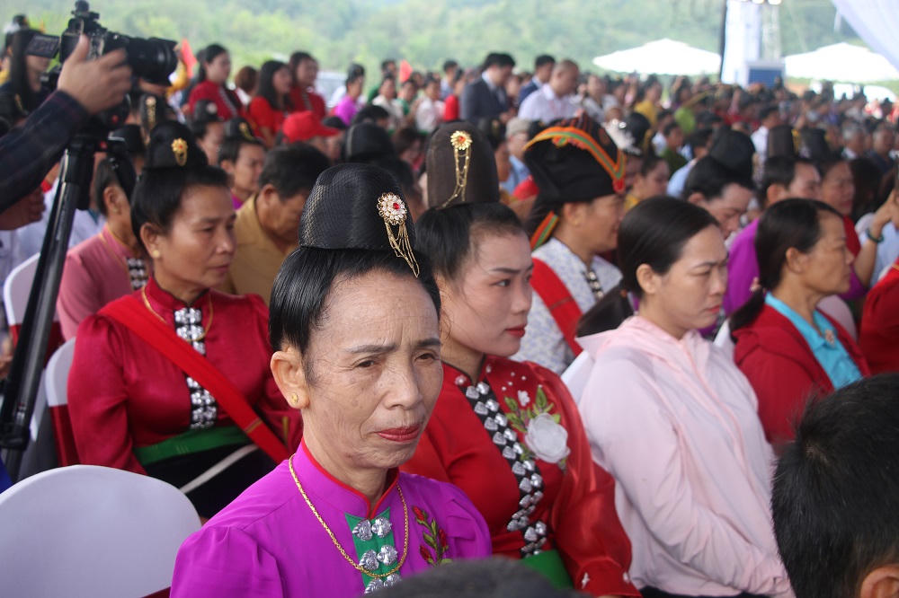 Đông đảo nhân dân đến tham dự.
