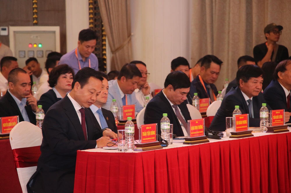 Các đại biểu tham dự hội nghị.