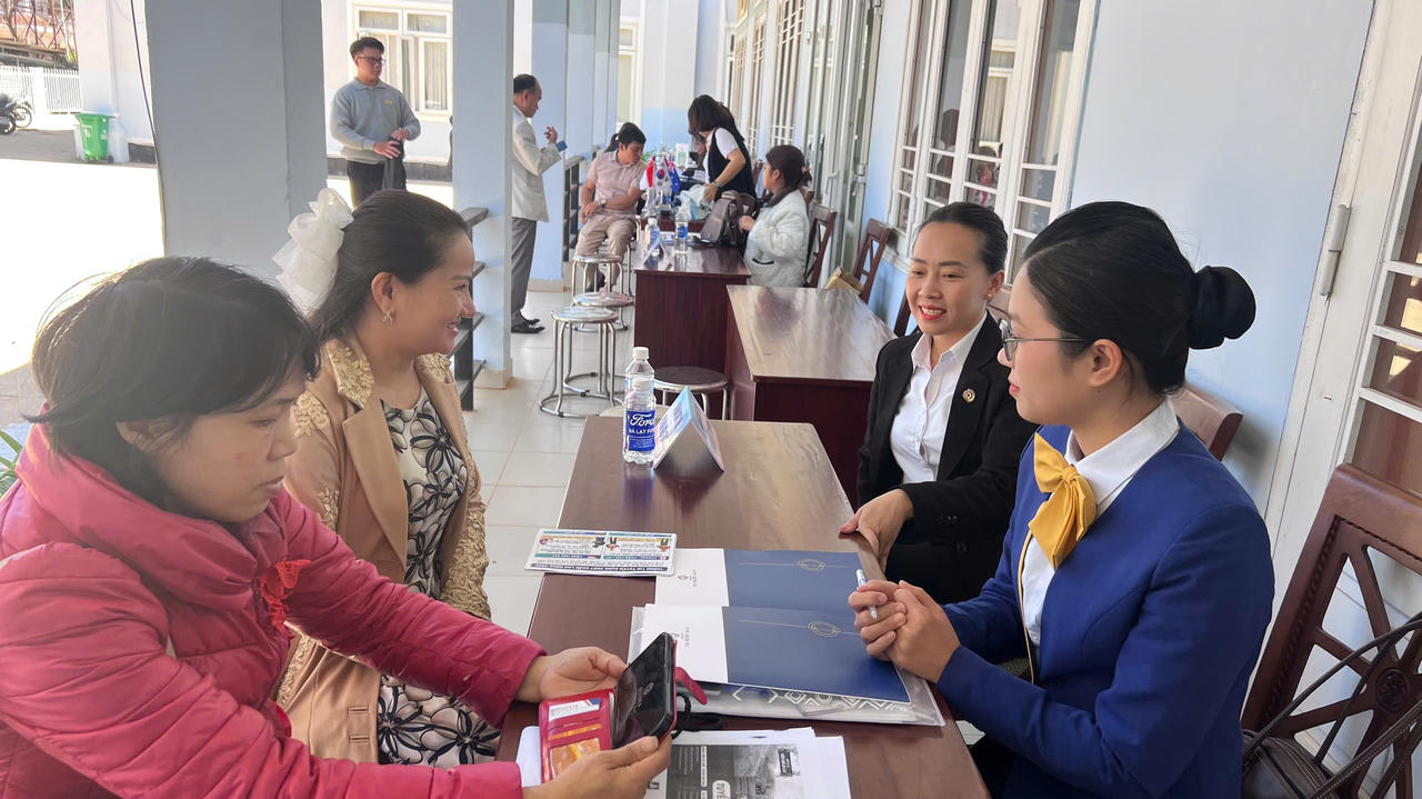 Sôi động phiên giao dịch việc làm tại phường Xuân Trường – Đà Lạt   