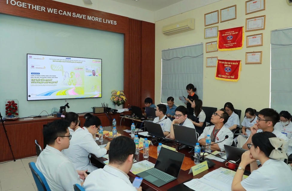Hội thảo quy tụ các chuyên gia hàng đầu về ung bướu trên cả nước thông qua hình thức trực tiếp và trực tuyến