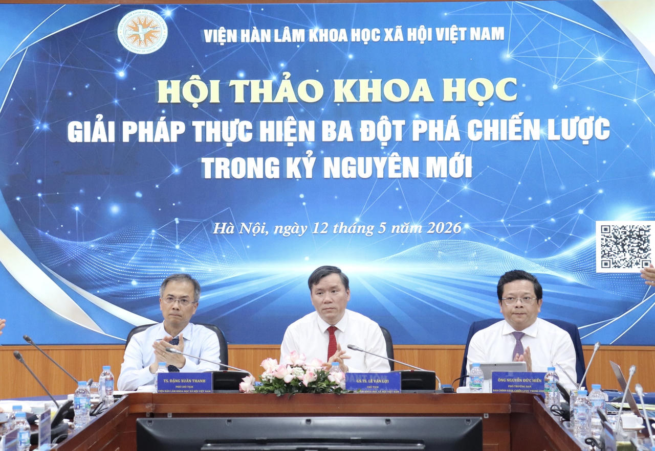 GS.TS. Lê Văn Lợi, Ủy viên Trung ương Đảng, Bí thư Đảng ủy - Chủ tịch Viện Hàn lâm Khoa học xã hội Việt Nam, Phó Chủ tịch Hội đồng Lý luận Trung ương, Phó Trưởng ban Ban Chính sách, chiến lược Trung ương; Ông Nguyễn Đức Hiển, Phó Trưởng ban Ban Chính sách, chiến lược Trung ương; TS. Đặng Xuân Thanh, Ủy viên Ban Thường vụ Đảng ủy, Phó Chủ tịch Viện Hàn lâm Khoa học xã hội Việt Nam đồng chủ trì Hội thảo.