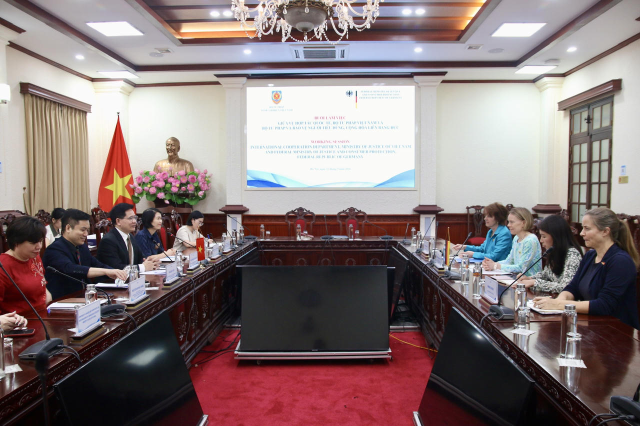 Quang cảnh buổi làm việc.