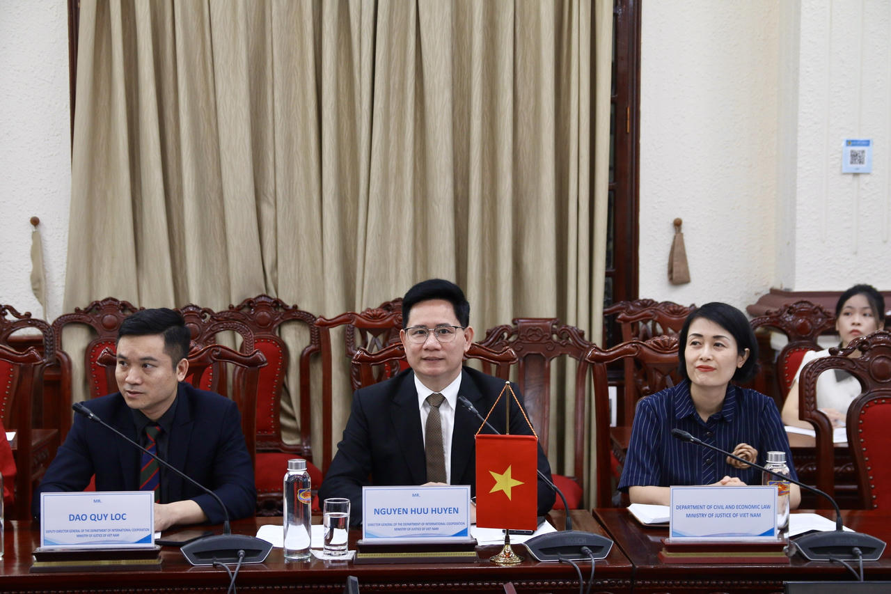 &Ocirc;ng Nguyễn Hữu Huy&ecirc;n, Vụ trưởng Vụ Hợp t&aacute;c quốc tế Bộ Tư ph&aacute;p Việt Nam ph&aacute;t biểu tại buổi l&agrave;m việc.