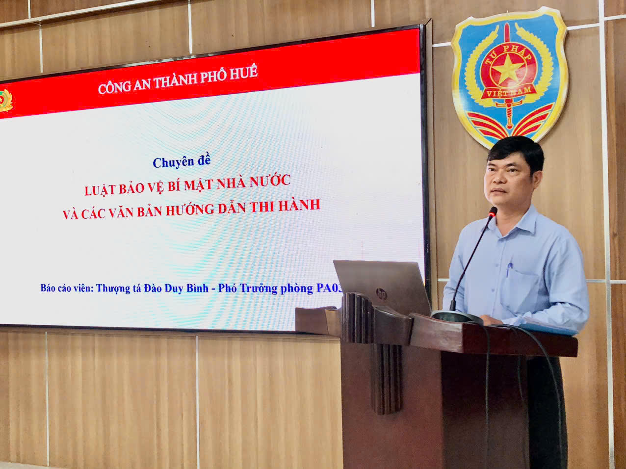 Báo cáo viên trình bày chuyên đề tại hội nghị&nbsp;