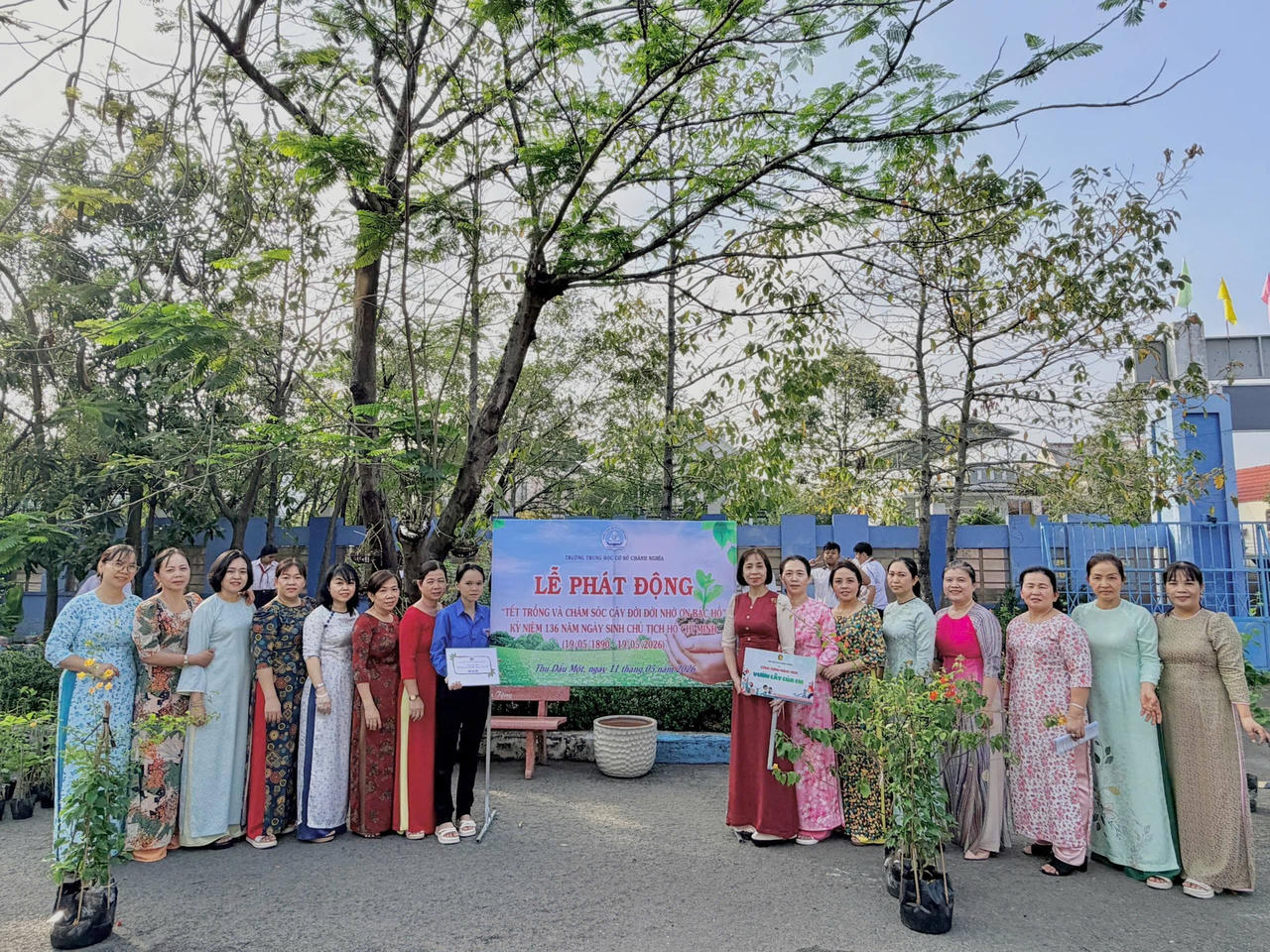 Trường THCS Chánh Nghĩa, phường Thủ Dầu Một tổ chức Lễ phát động “Tết trồng cây đời đời nhớ ơn Bác Hồ”.