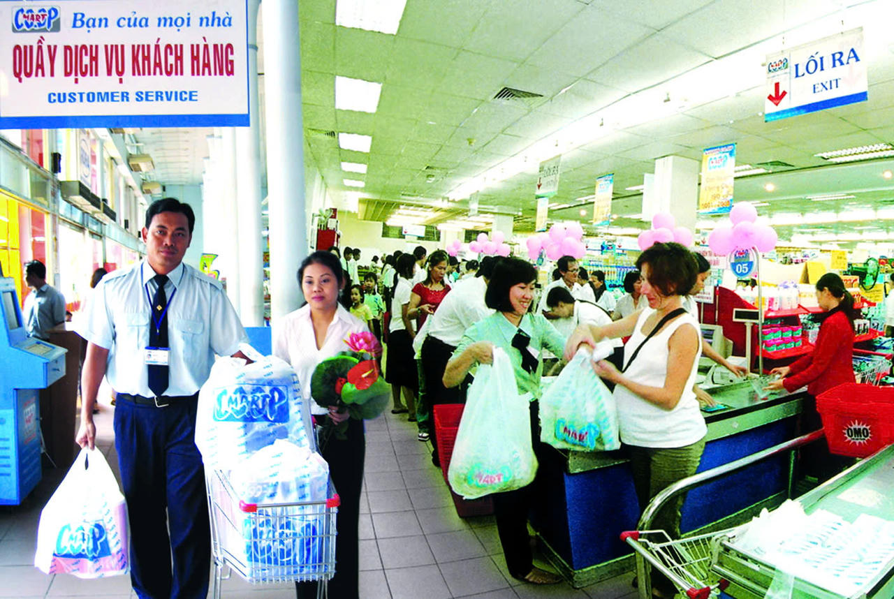Siêu thị Co.opmart giai đoạn những thâp niên phát triển đầu tiên với lượng khách hàng tấp nập