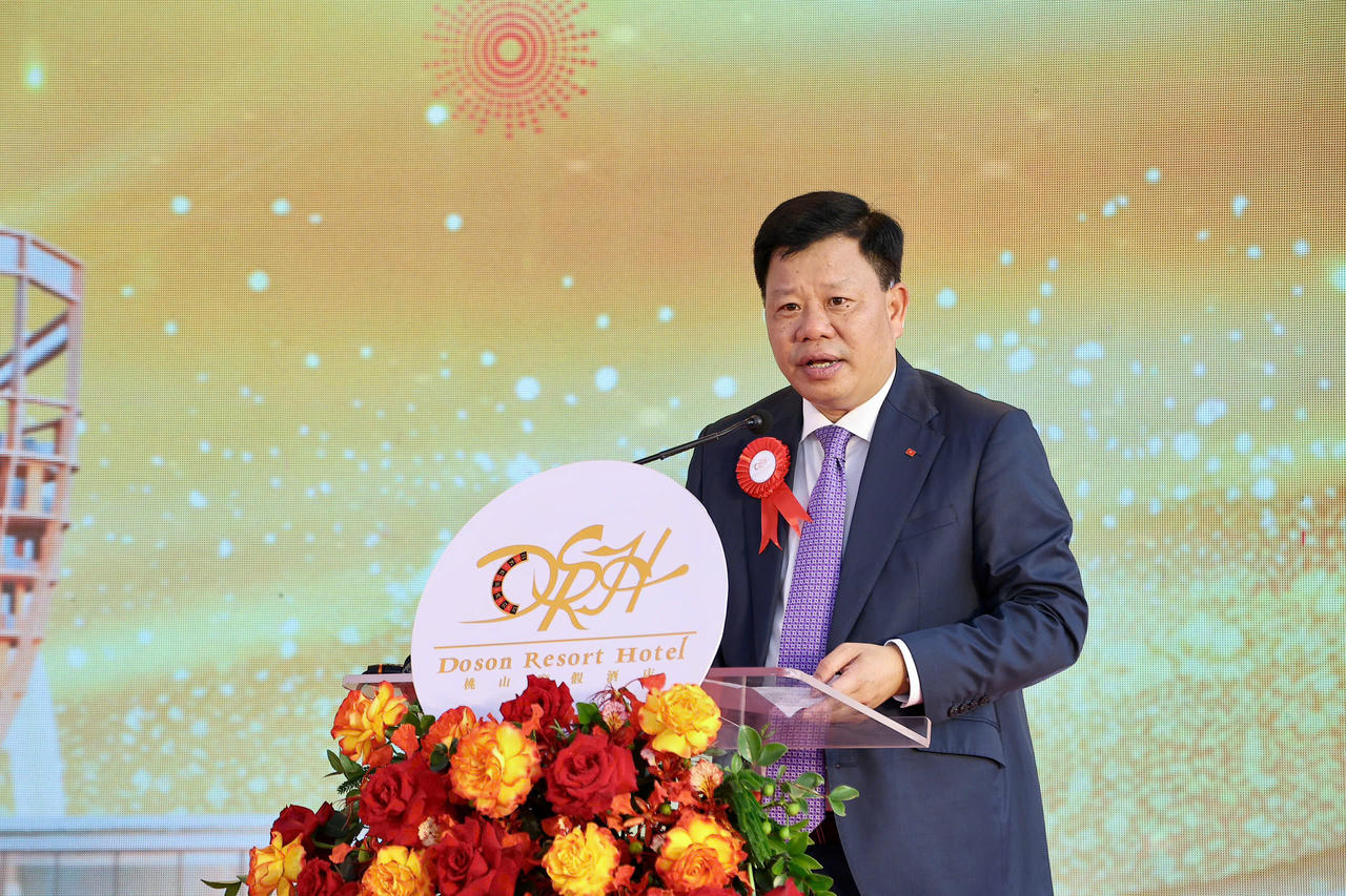 Phó Chủ tịch UBND TP Lê Trung Kiên phát biểu tại buổi lễ.