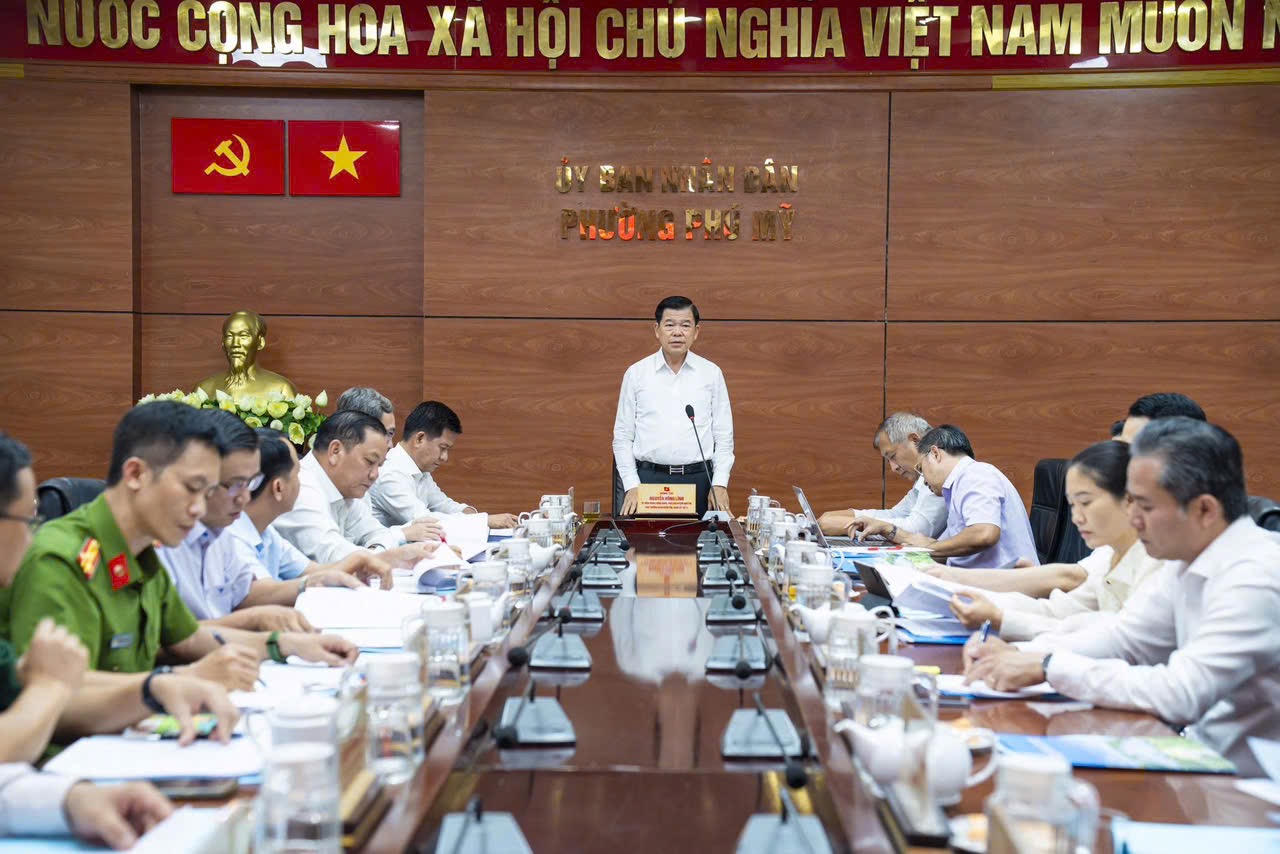 Ông Nguyễn Hồng Lĩnh, Ủy viên Trung ương Đảng, Phó Chủ nhiệm Ủy ban Kiểm tra Trung ương phát biểu tại buổi làm việc.