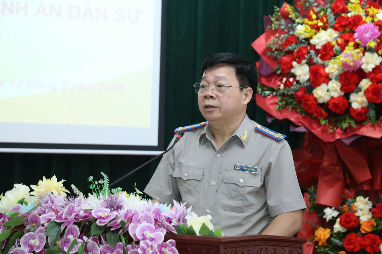 &nbsp;Ông Trần Văn Dũng, Trưởng Thi hành án dân sự tỉnh Thanh Hóa phát biểu tại hội nghị.