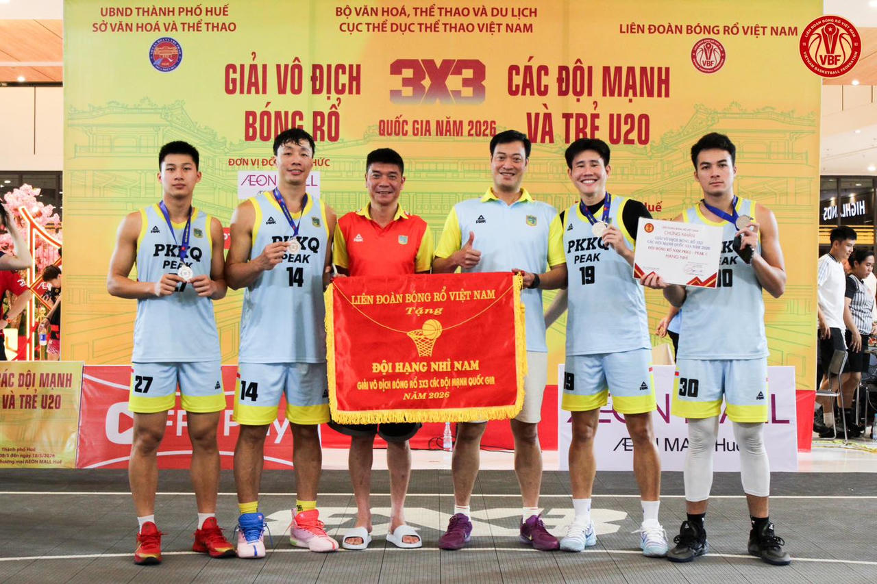 Đội bóng của Quân chủng Phòng không-Không quân - PKKQ – PEAK 1 giành giải Nhì hạng mục Nam/