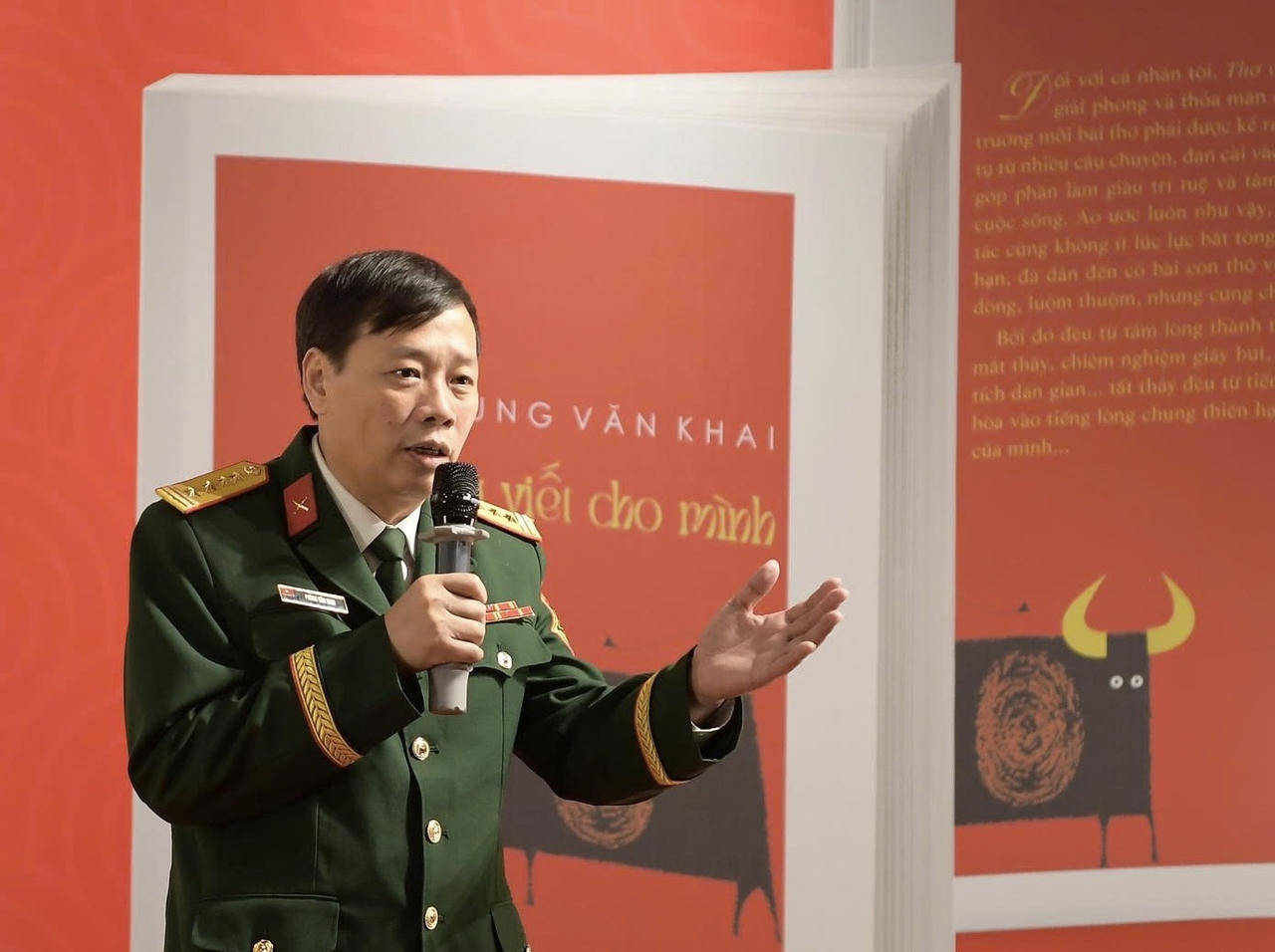 Đại tá, nhà văn Phùng Văn Khai: Tôi luôn tin vào chính mình, luôn tin vào thơ ca