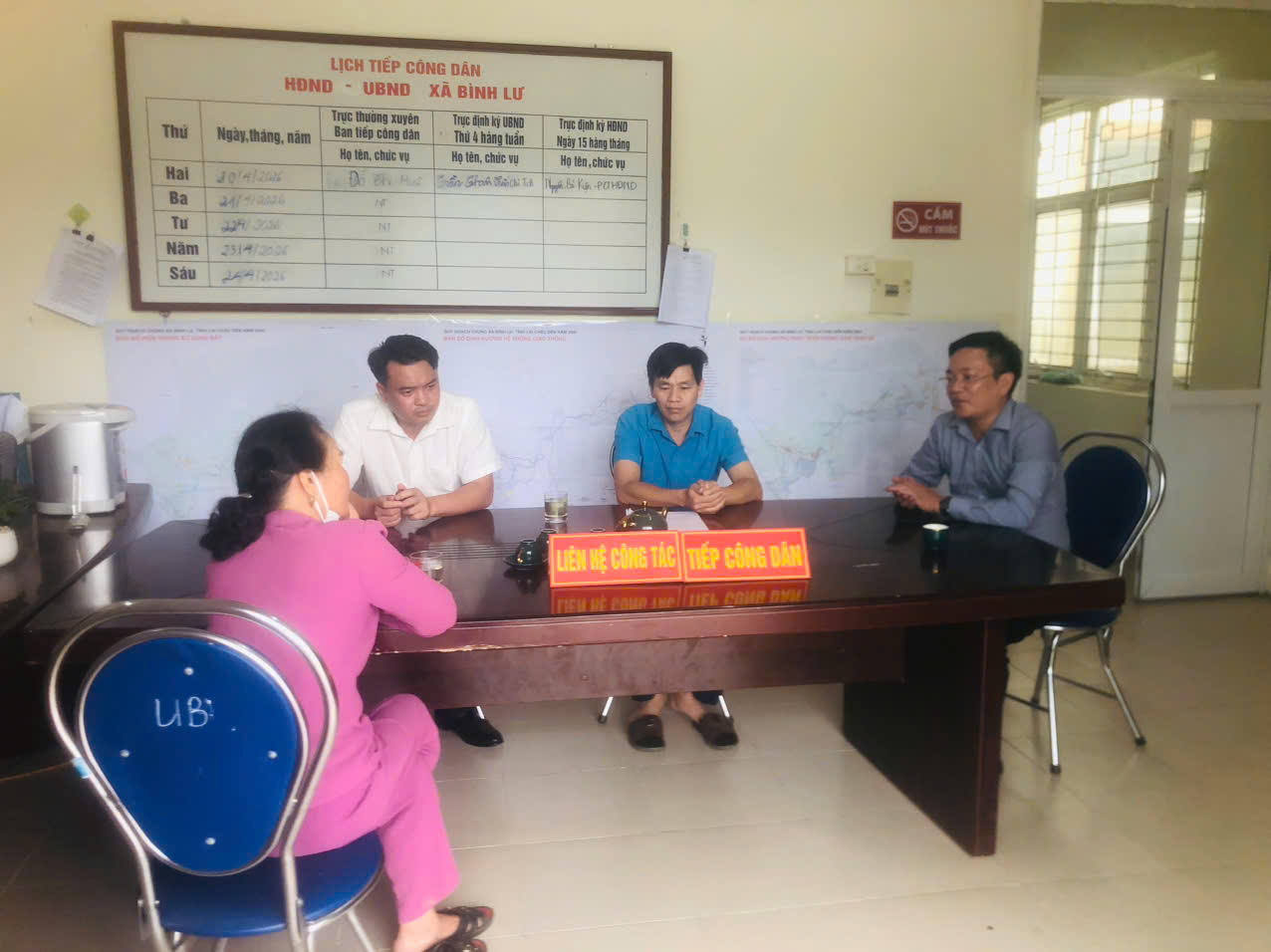 Chủ tịch Ủy ban nhân dân xã cùng phòng chuyên môn trực tiếp đối thoại và làm việc với công dân