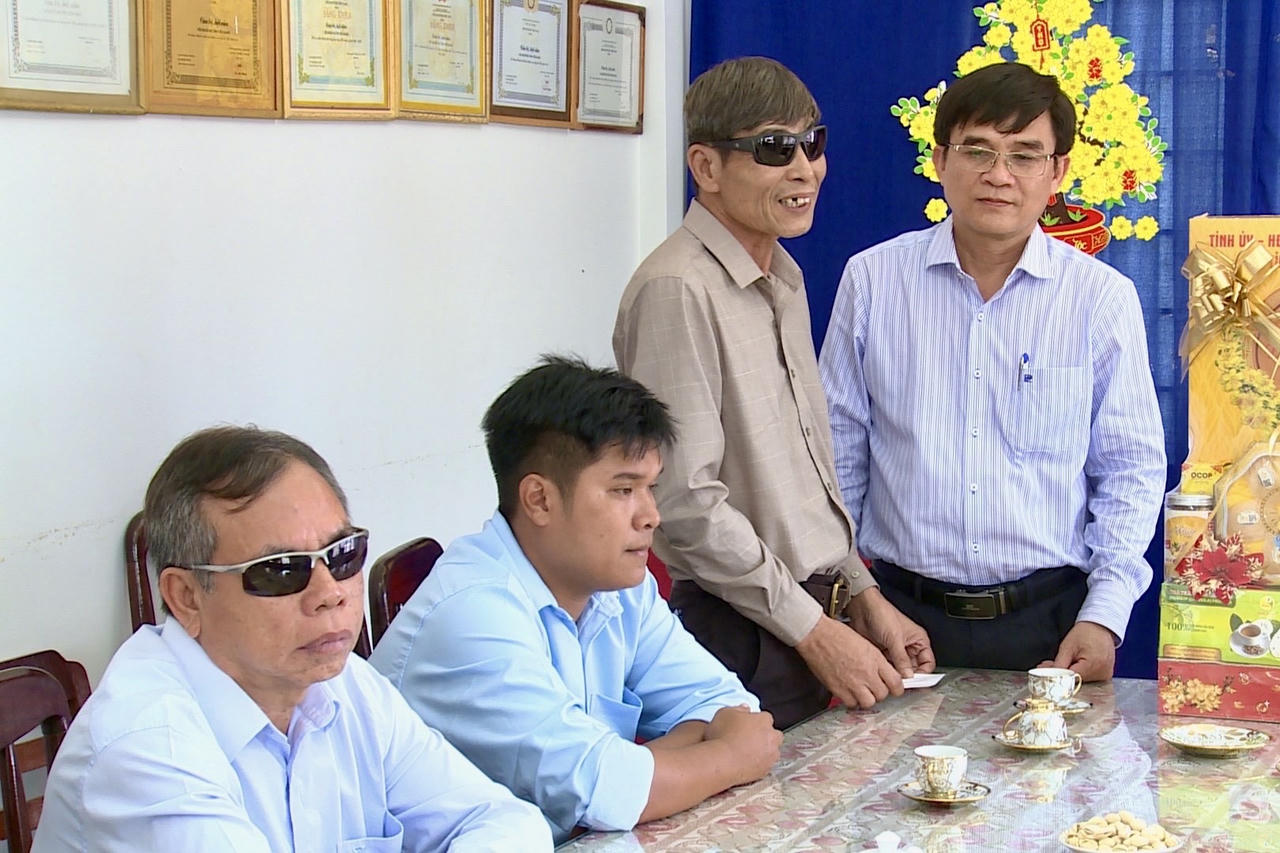 Đồng Tháp thống nhất tiếp tục trợ cấp hàng tháng cho cán bộ Hội Người mù tỉnh