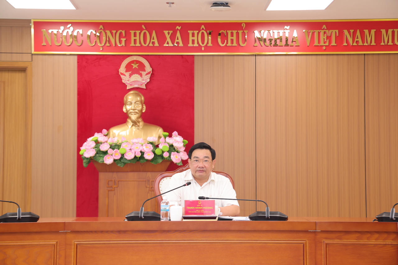 Ông Trịnh Minh Hoàng – Phó Chủ tịch UBND tỉnh Khánh Hòa chủ trì cuộc họp.