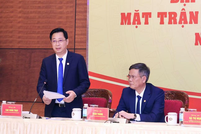  Phó Chủ tịch Ủy ban Trung ương MTTQ Việt Nam Cao Xuân Thạo trả lời báo chí tại họp báo