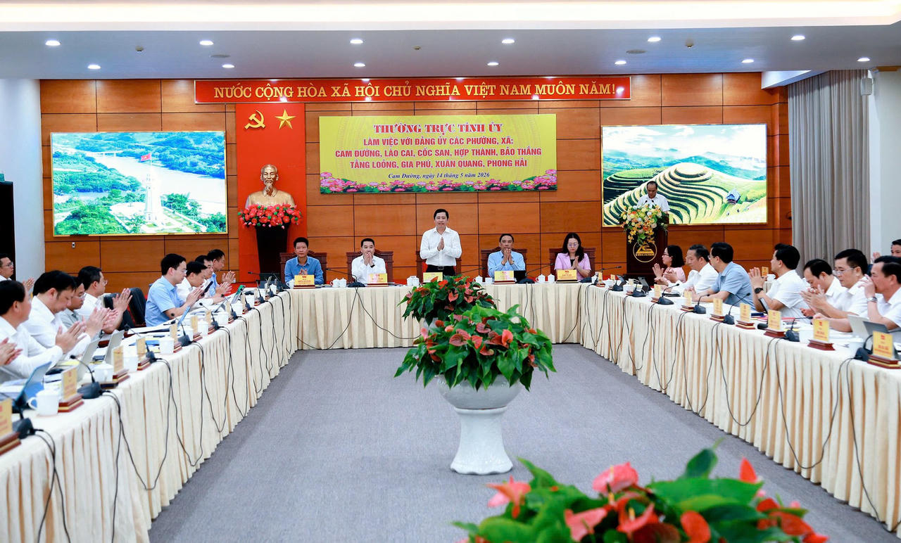 Quang cảnh buổi làm việc
