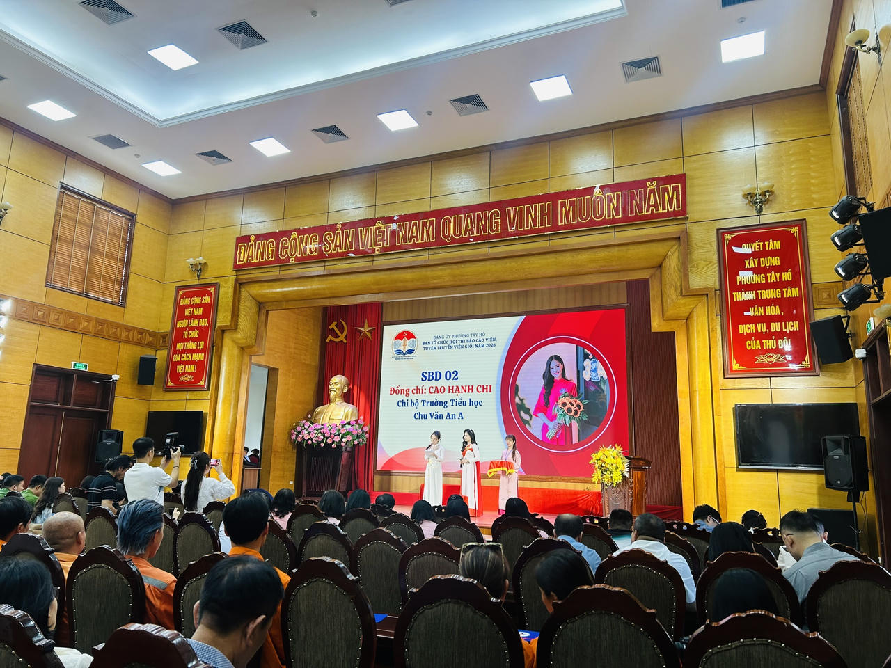 Các thí sinh đã đưa những câu chuyện thực tiễn sinh động tại cơ quan, đơn vị mình trong triển khai đưa nghị quyết vào cuộc sống (ảnh P.V).