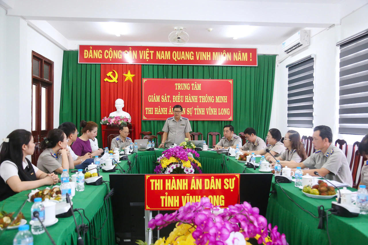 Trưởng THADS Vĩnh Long Nguyễn Thành Thanh Dũng làm việc với Đoàn công tác.