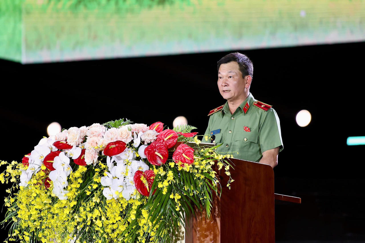 Thiếu tướng Bùi Quang Bình, Giám đốc Công an TP Hải Phòng phát động hưởng ứng Cuộc thi sáng tạo video clip “Tổ quốc bình yên”.