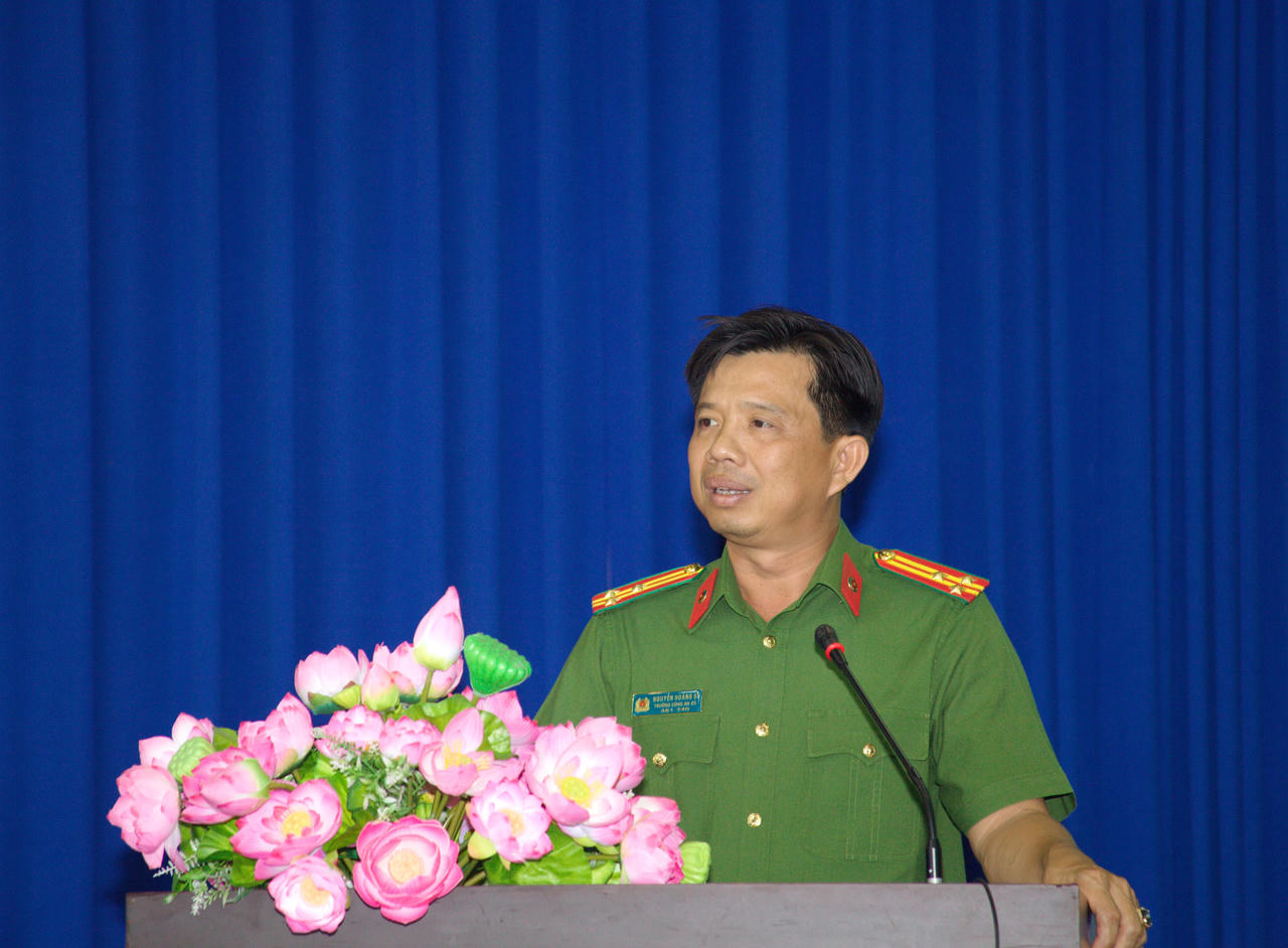 Theo Thượng tá Nguyễn Hoàng Sĩ - Trưởng Công an xã Hưng Hội, buổi tuyên truyền giúp người dân nắm rõ quy định pháp luật, hạn chế thiếu sót hồ sơ trong quá trình đăng ký, đăng kiểm phương tiện thủy.