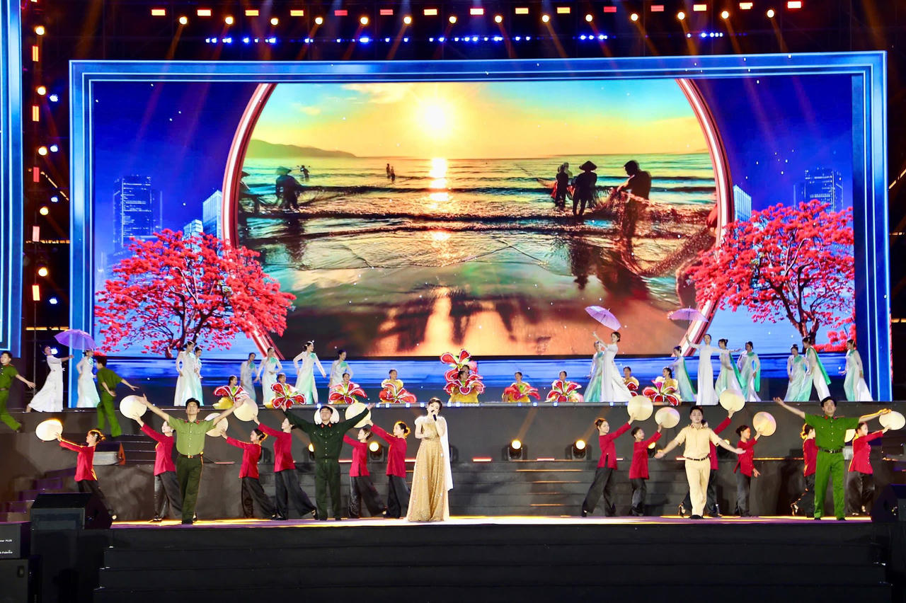 Đêm Gala ‘Tổ quốc bình yên - Hải Phòng rực sáng’: Khúc tráng ca về TP Cảng và người chiến sĩ Công an
