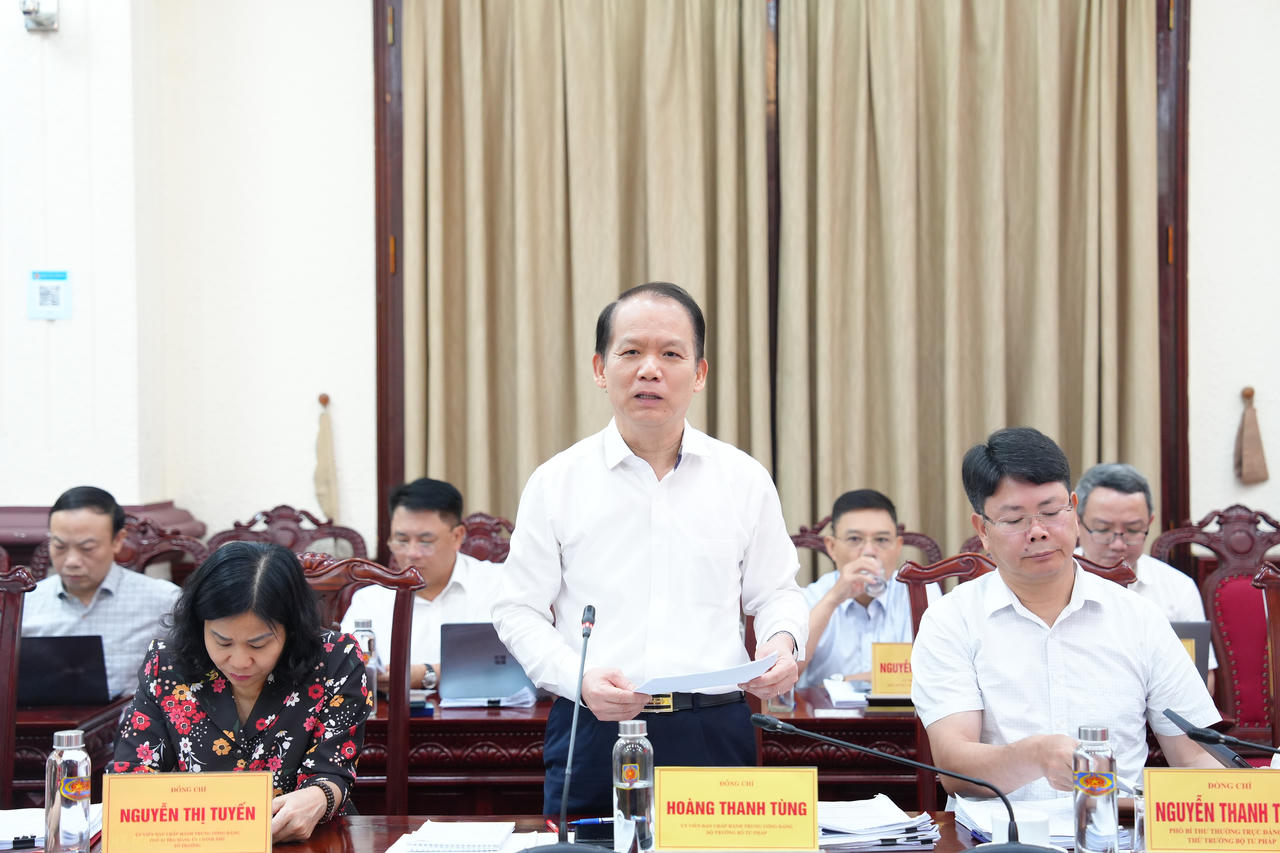 Bí thư Đảng ủy, Bộ trưởng Bộ Tư pháp Hoàng Thanh Tùng.