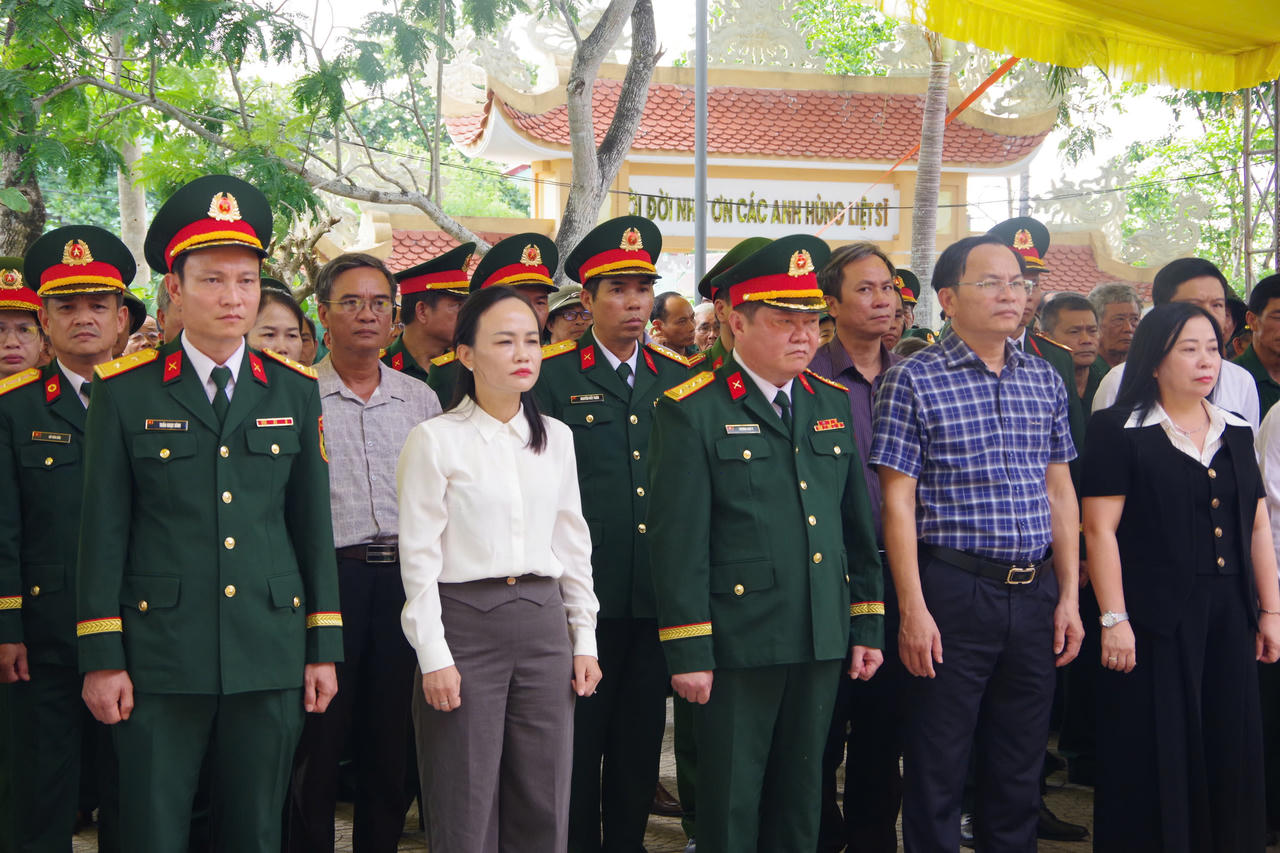 Trang nghiêm lễ truy điệu, an táng 5 hài cốt liệt sĩ tại Quảng Trị