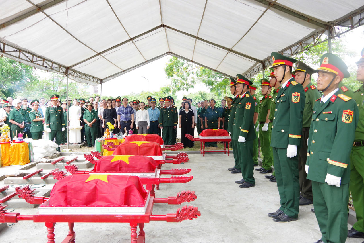 Trang nghiêm lễ truy điệu, an táng 5 hài cốt liệt sĩ tại Quảng Trị