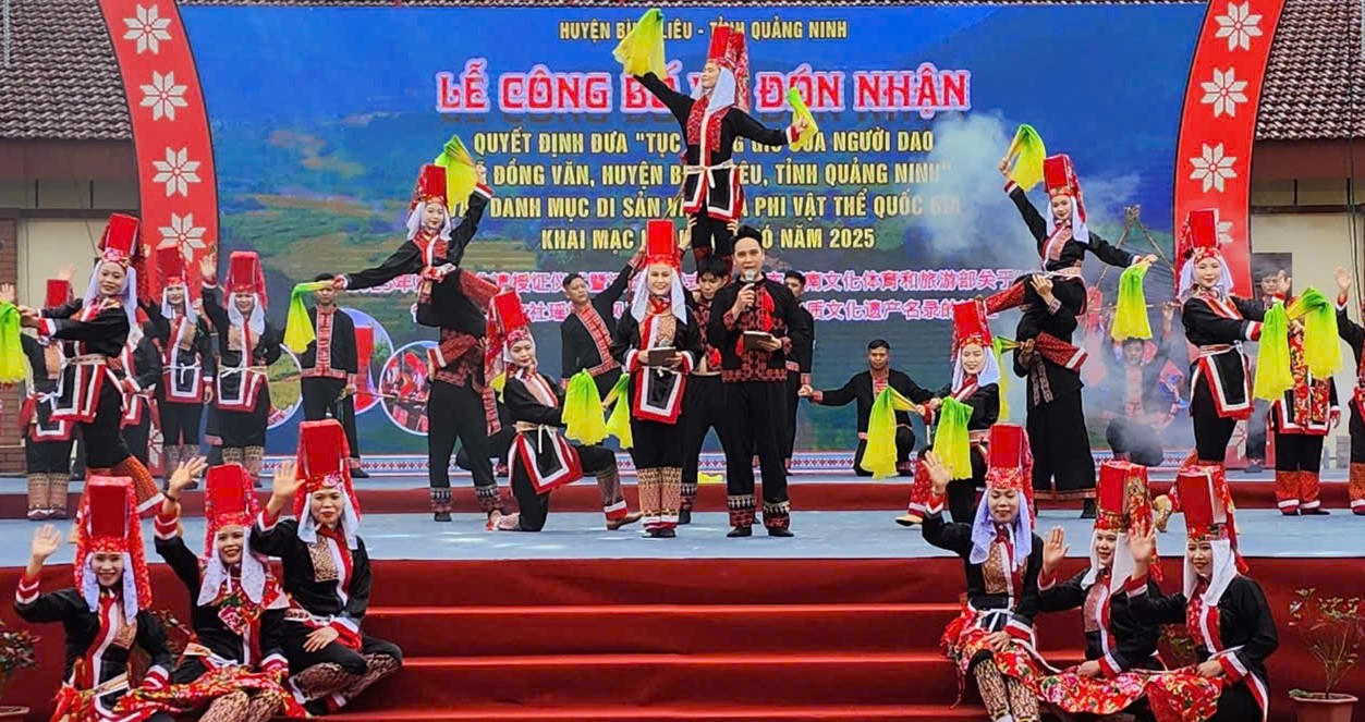 Ngày hội kiêng gió 2026 tại xã Hoành Mô, với nhiều hoạt động văn hóa, thể thao và quảng bá các sản phẩm OCOP. 