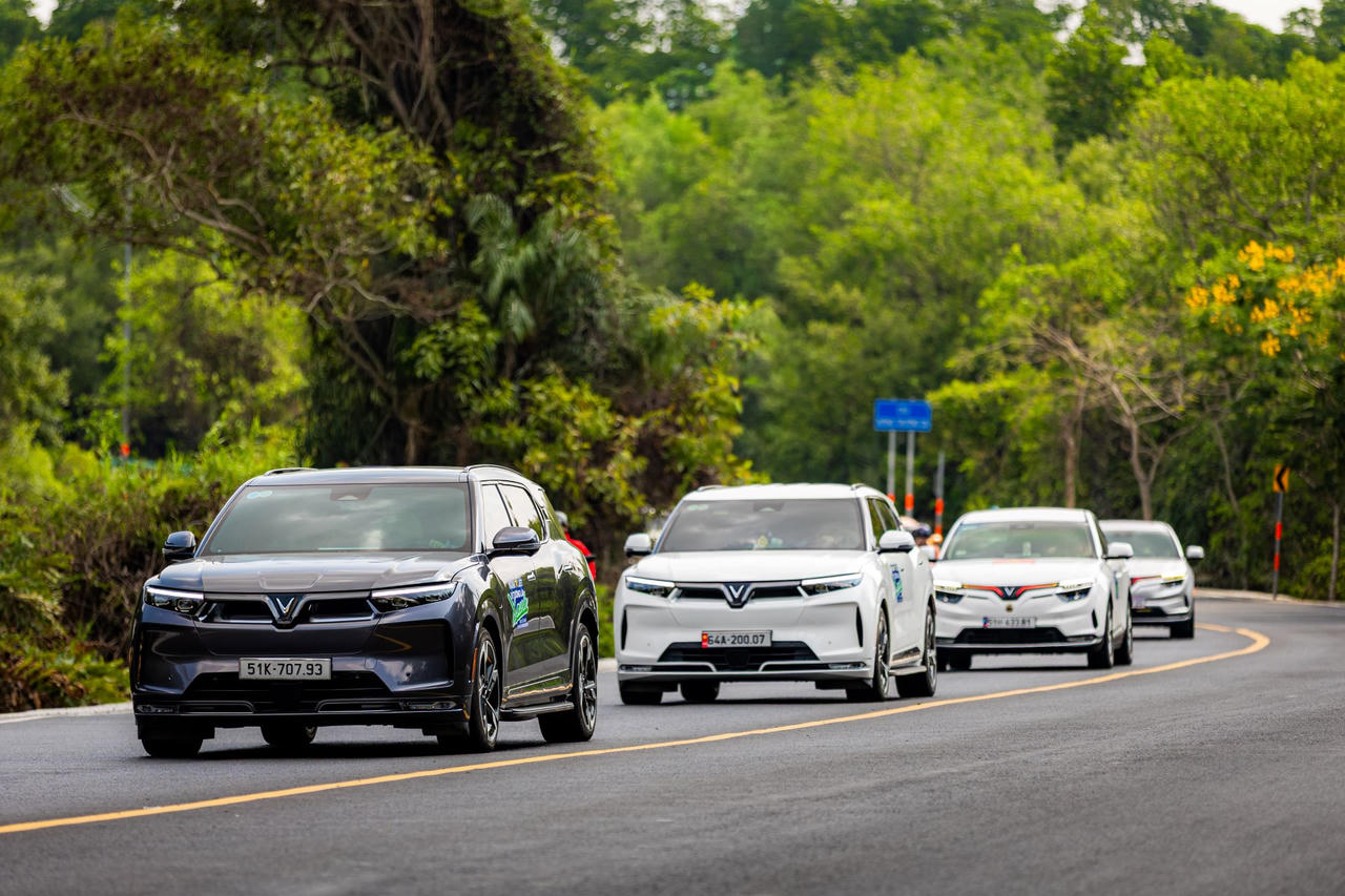 VinFast VF 9: Mẫu SUV ‘lão hóa ngược’, càng dùng càng thông minh