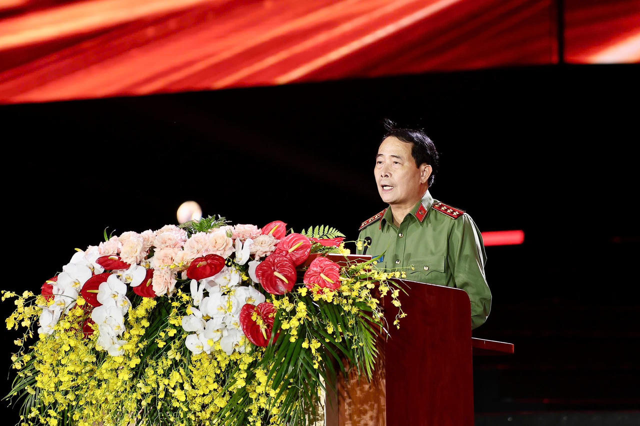 Thượng tướng Lê Quốc Hùng, Thứ trưởng Bộ Công an phát biểu tại Gala “Tổ quốc bình yên - Hải Phòng rực sáng”.