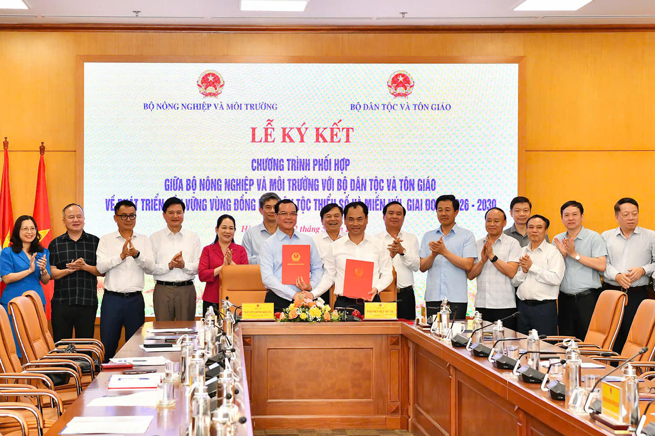 Lễ ký kết chương trình phối hợp giữa Bộ NN-MT và Bộ DTTG về phát triển vùng đồng bào dân tộc thiểu số và miền núi