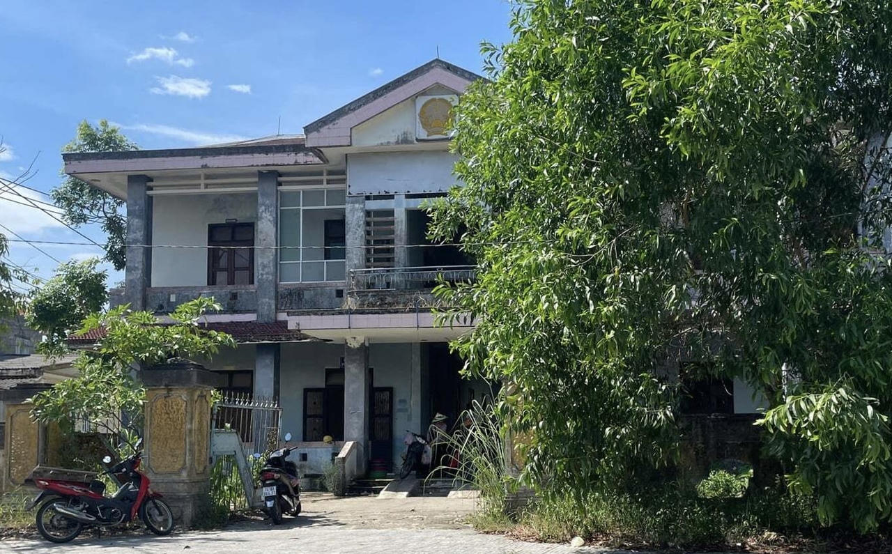 Mâu thuẫn tình cảm, người đàn ông đâm vợ cũ rồi tự sát