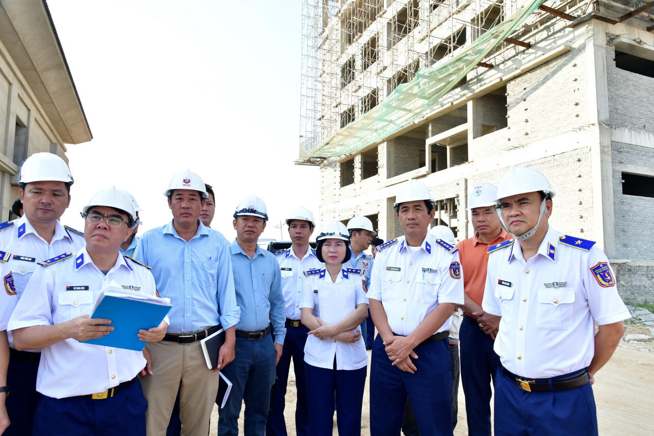 Phó Tư lệnh, Tham mưu trưởng Cảnh sát biển Việt Nam kiểm tra Vùng Cảnh sát biển 2