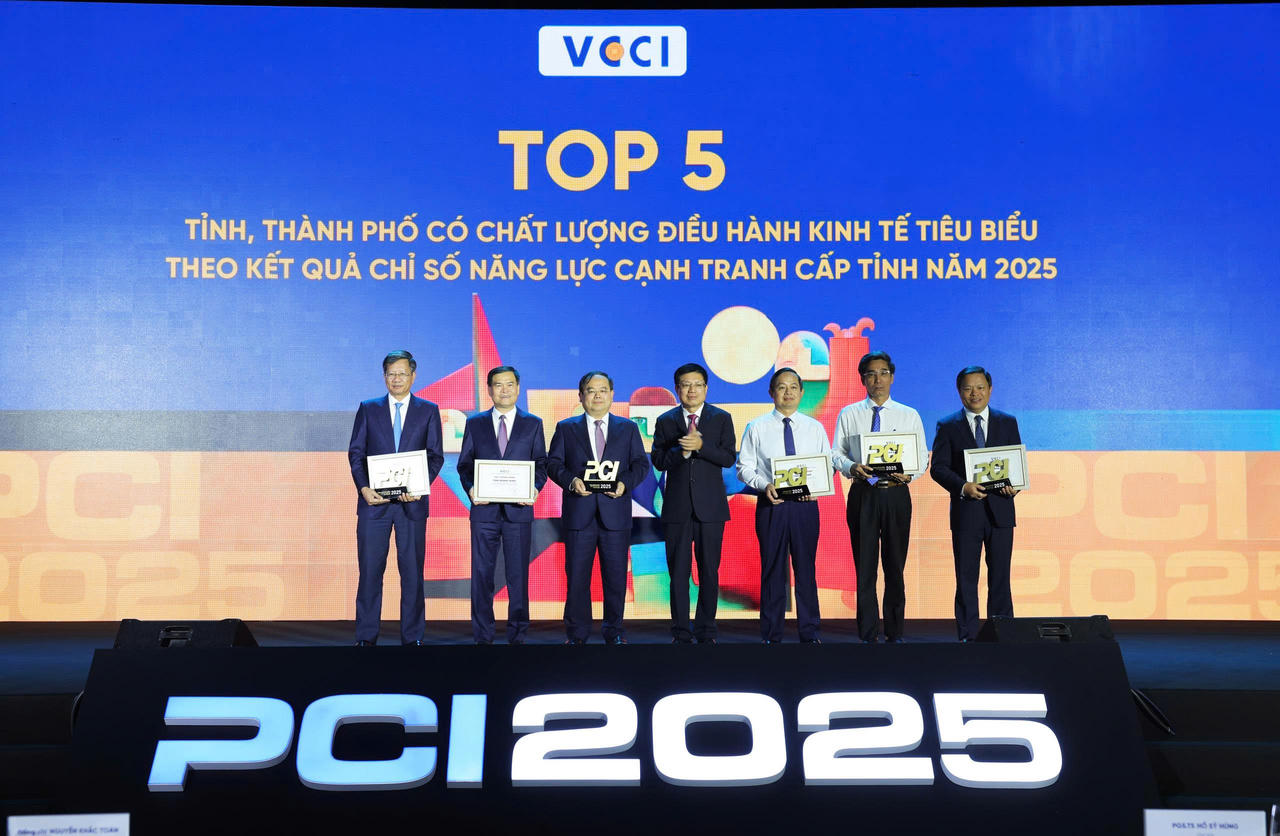 Quảng Ninh được vinh danh nằm trong nhóm 5 địa phương dẫn đầu nhóm chất lượng điều hành "Tốt". 