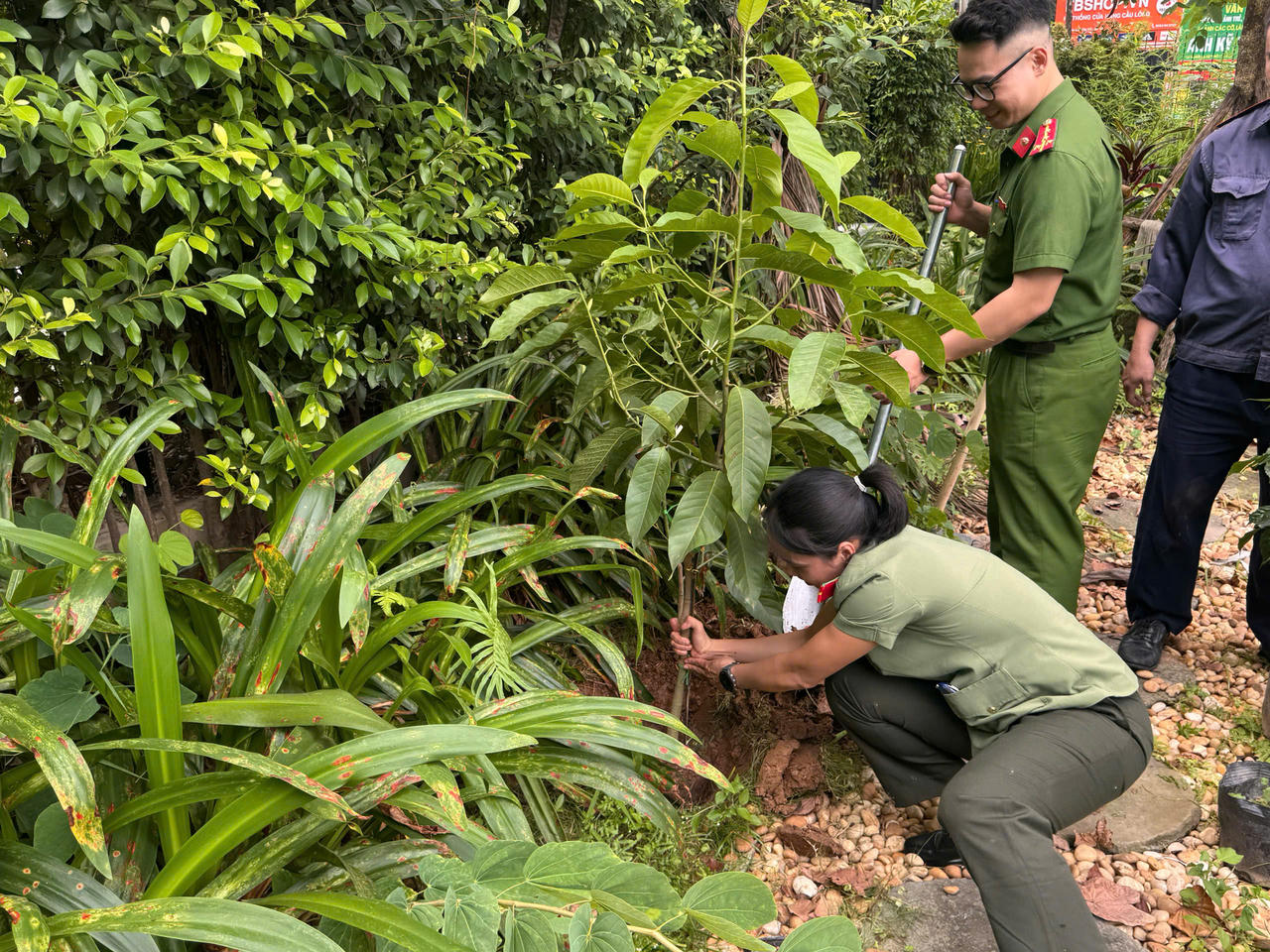 Tháng 5 nhớ Bác, Công an phường Tây Hồ lan tỏa tinh thần 'Vì Nhân dân phục vụ'