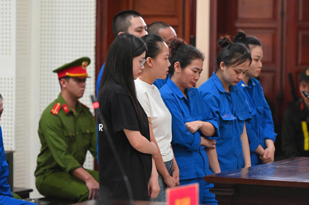 Triệu Nguyễn Hoài Thương, Nguyễn Thị Hạnh cùng bị đề nghị 15-18 tháng tù nhưng cho hưởng án treo.
