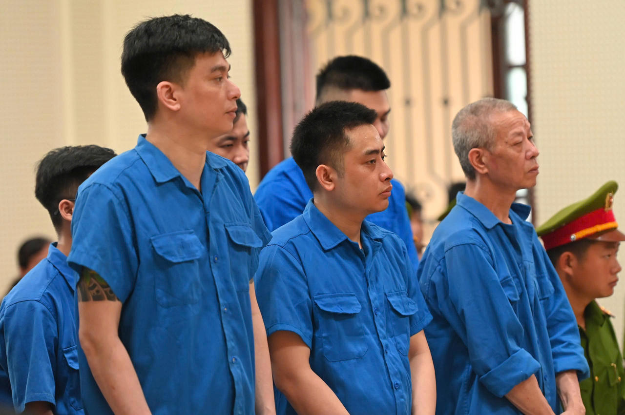 Bùi Đình Khánh cùng nhiều đồng phạm bị đề nghị mức án tử hình Bùi Đình Khánh cùng nhiều đồng phạm bị đề nghị mức án tử hình