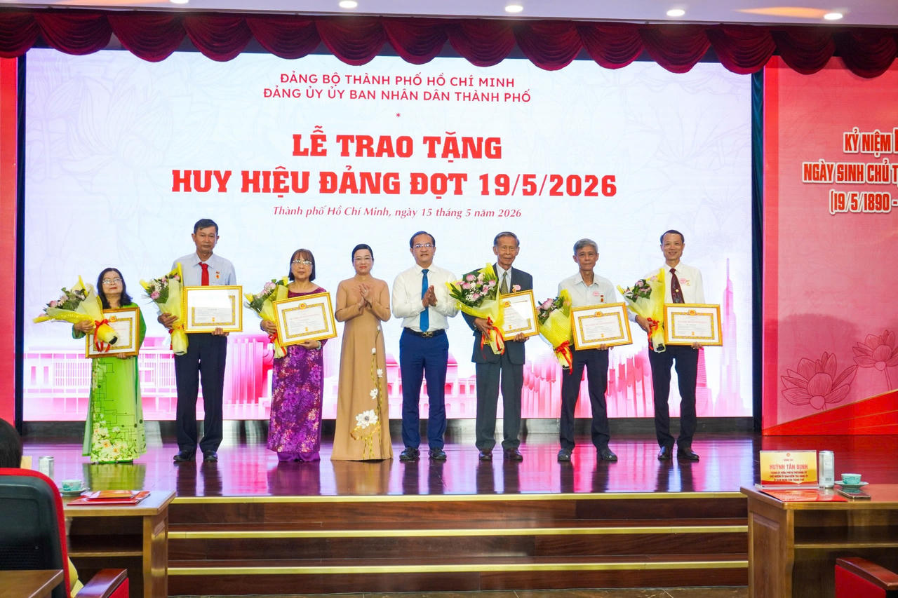 Lãnh đạo Đảng ủy UBND Thành phố cũng gửi gắm kỳ vọng các cấp ủy sẽ tiếp tục đưa việc học tập, làm theo lời Bác trở thành một phản xạ tự giác, thường xuyên, gắn chặt với nhiệm vụ chính trị và chủ đề năm 2026 của toàn Thành phố.