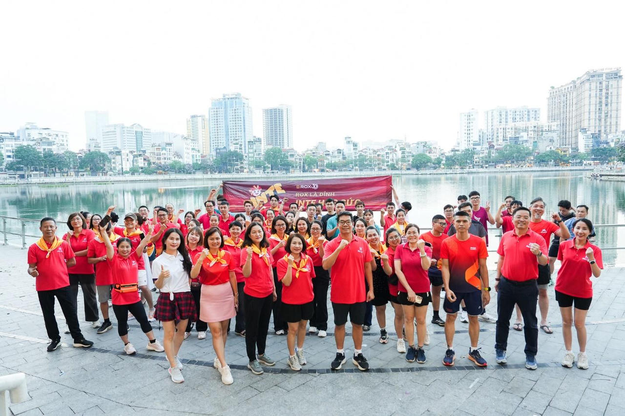 CBNV ROX cùng nhau tham gia hoạt động chạy sau giờ làm