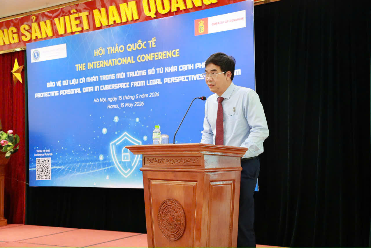 TS. Lê Trường Sơn - Hiệu trưởng Trường Đại học Luật TP HCM phát biểu.