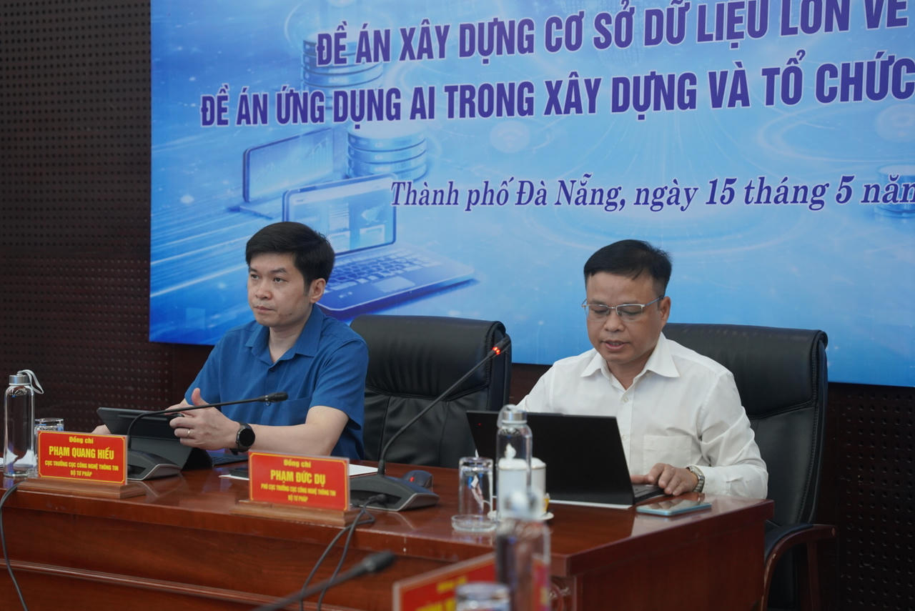 Cục trưởng Cục Công nghệ Thông tin Phạm Quang Hiếu, Phó Cục trưởng Cục Công nghệ Thông tin Phạm Đức Dụ (Bộ Tư pháp) đồng chủ trì Hội thảo lấy ý kiến về các đề án “Xây dựng cơ sở dữ liệu lớn về pháp luật” và “Ứng dụng AI trong xây dựng và tổ chức thi hành pháp luật”