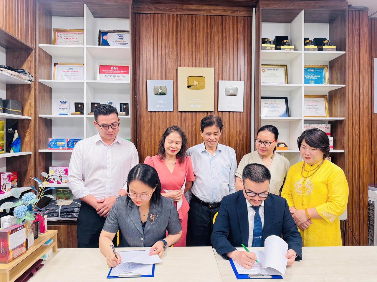 AZC Global Holdings và IEES ký kết hợp tác chiến lược phát triển giáo dục, công nghệ vì cộng đồng