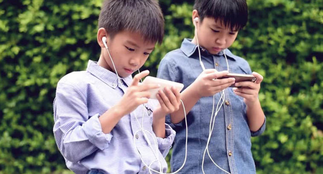 Phòng, chống tác hại mặt trái internet với trẻ em

