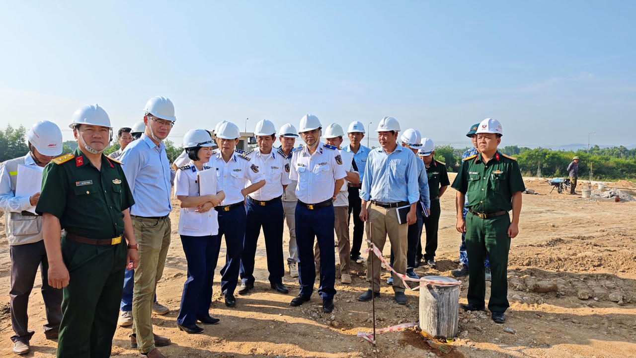 Phó Tư lệnh, Tham mưu trưởng Cảnh sát biển Việt Nam kiểm tra Vùng Cảnh sát biển 2