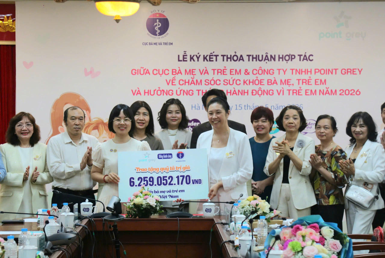 Hơn 6 tỷ đồng dành cho “Quỹ tã dành cho bà mẹ và trẻ em Việt Nam” đã được ký kết. (Nguồn Cục BMTE)