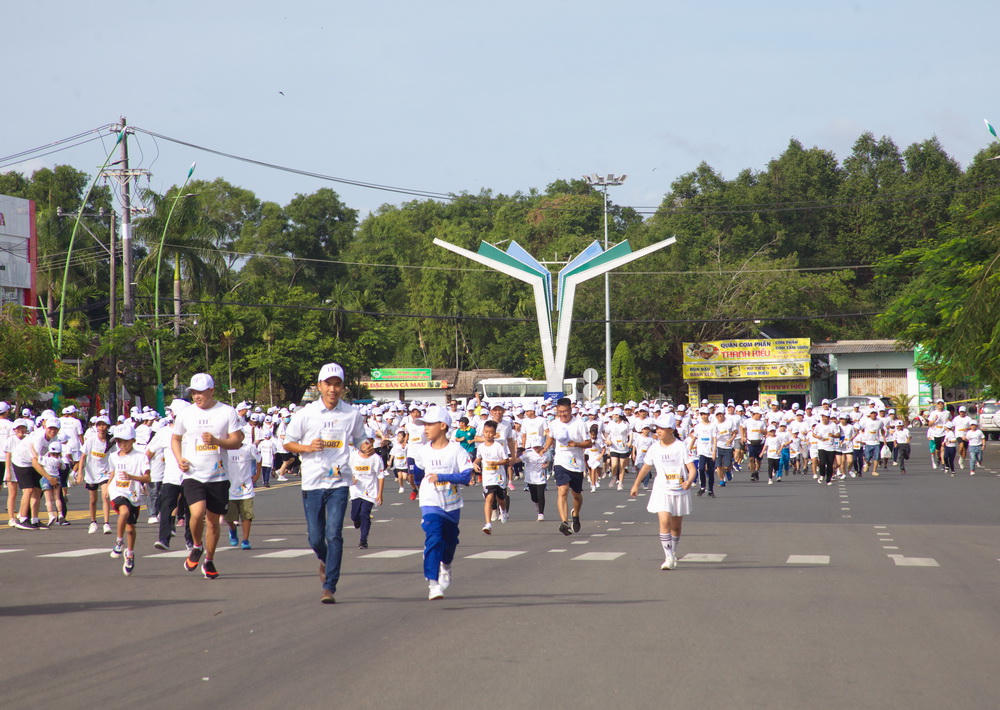 Hàng nghìn học sinh Cà Mau tham gia Giải chạy 'S-Race 2026'