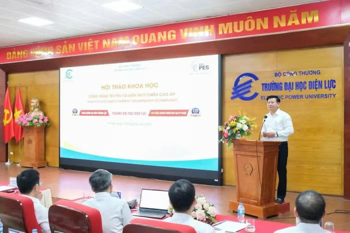 PGS.TS Đinh Văn Châu - Hiệu trưởng Trường Đại học Điện lực phát biểu.