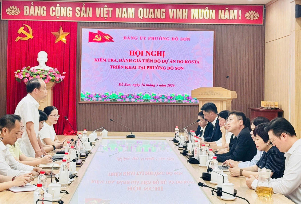 Quang cảnh cuộc họp.